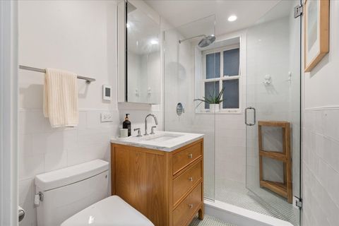 Tiny photo for 2608 N Lakeview Avenue #2D, Chicago, IL 60614 (MLS # 12629840)