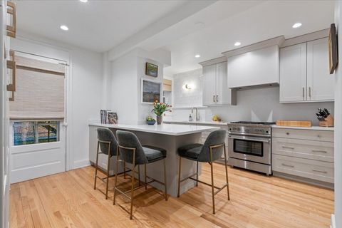 Tiny photo for 2608 N Lakeview Avenue #2D, Chicago, IL 60614 (MLS # 12629840)