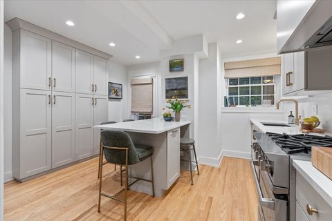 Tiny photo for 2608 N Lakeview Avenue #2D, Chicago, IL 60614 (MLS # 12629840)