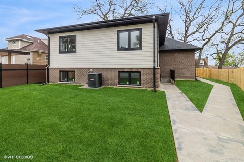 Tiny photo for 114 Oak Ridge Avenue, Hillside, IL 60162 (MLS # 12358844)