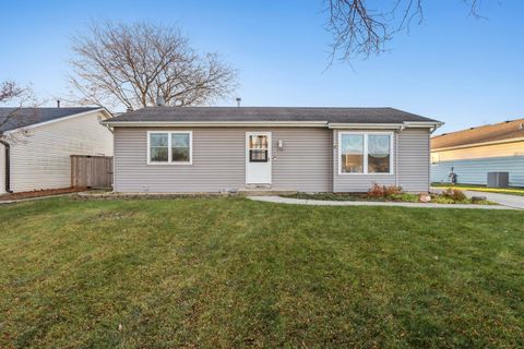 Photo of 220 Larchwood Lane, North Aurora, IL 60542 (MLS # 12521177)