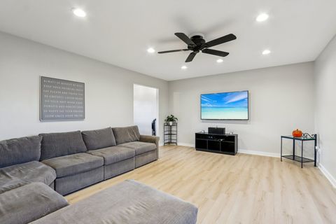 Tiny photo for 220 Larchwood Lane, North Aurora, IL 60542 (MLS # 12521177)