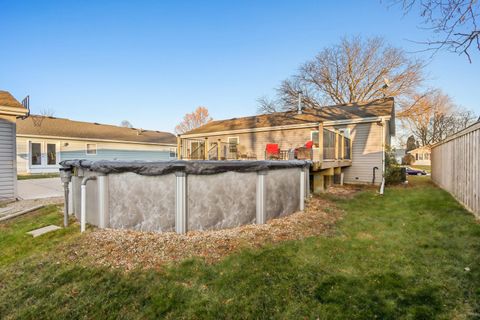 Tiny photo for 220 Larchwood Lane, North Aurora, IL 60542 (MLS # 12521177)