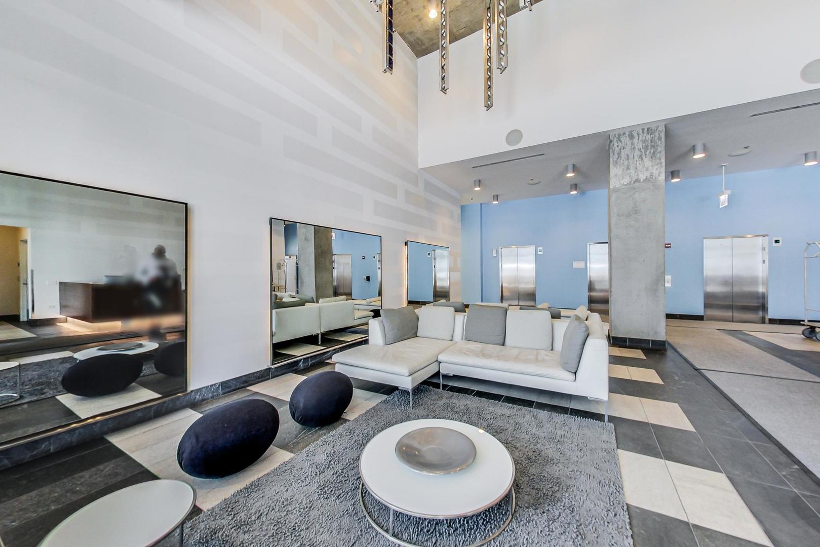 611 S Wells Street 2104