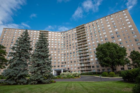 Photo of 7061 N Kedzie Avenue #706, Chicago, IL 60645 (MLS # 12455903)