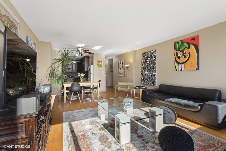 30 E DIVISION Street 15A