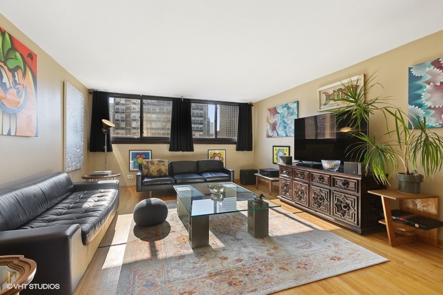 30 E DIVISION Street 15A