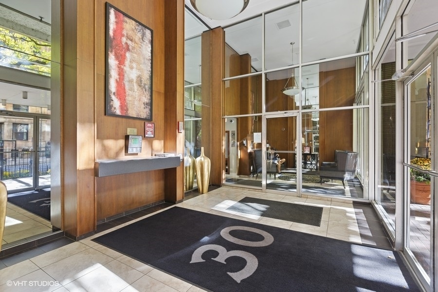 30 E DIVISION Street 15A