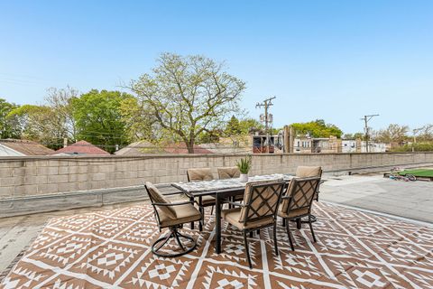 Tiny photo for 5420 N Kedzie Avenue #2A, Chicago, IL 60625 (MLS # 12638462)