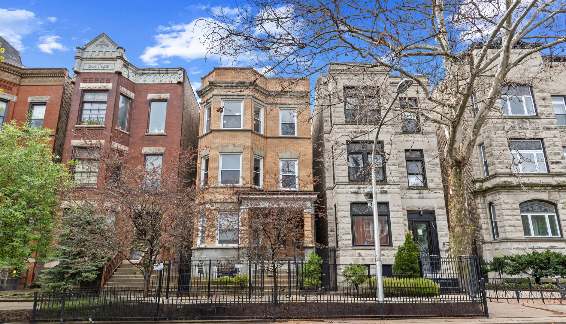 915 W Newport Street 3