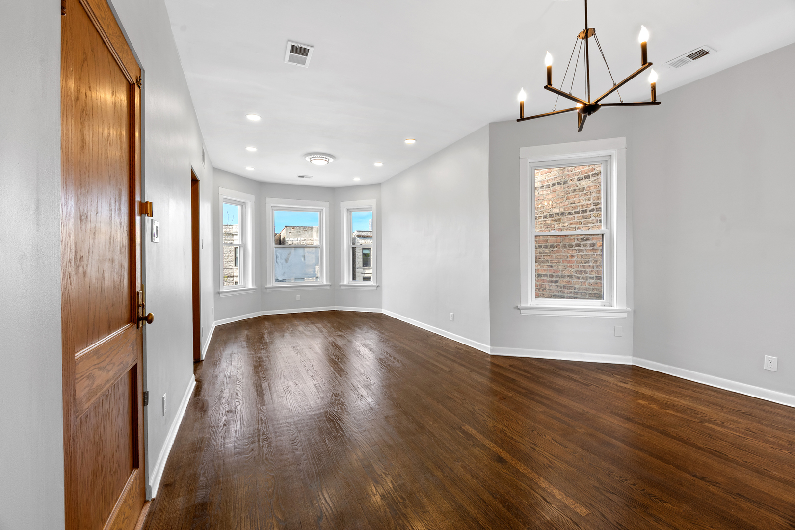 915 W Newport Street 3