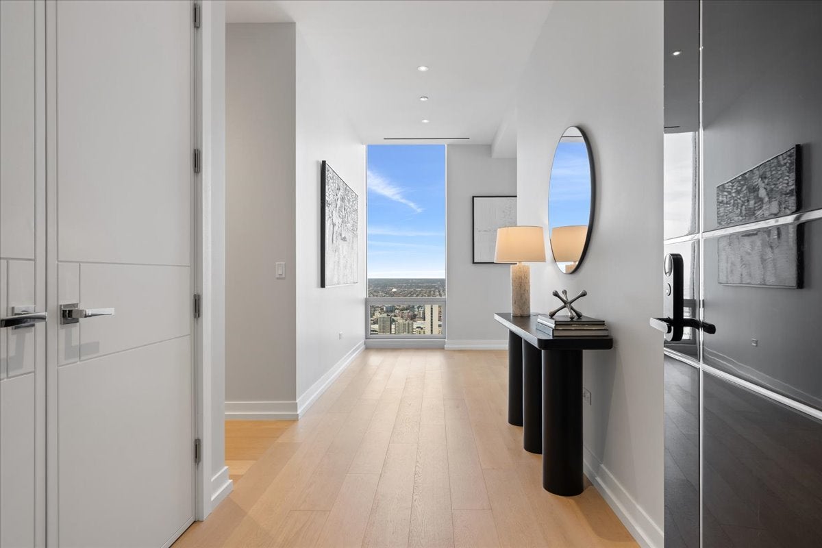 14 W Superior Street 5103
