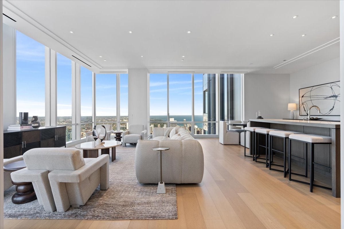 14 W Superior Street 5103