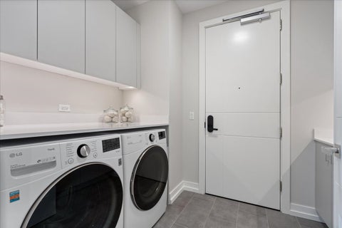Tiny photo for 14 W Superior Street #5103, Chicago, IL 60654 (MLS # 12783258)
