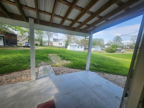 Tiny photo for 601 W Saint Louis Avenue, Pinckneyville, IL 62274 (MLS # 12587120)