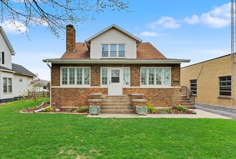 Photo of 324 S Sangamon Avenue, Gibson City, IL 60936 (MLS # 12603229)