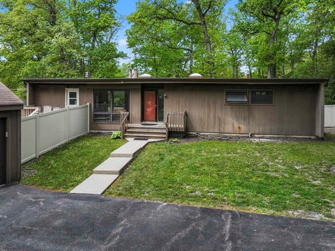 Photo of 431 S Saint Marys Road, Libertyville, IL 60048 (MLS # 12653527)