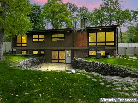 Tiny photo for 431 S Saint Marys Road, Libertyville, IL 60048 (MLS # 12653527)