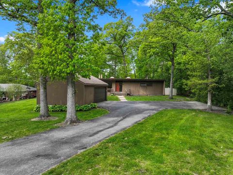 Tiny photo for 431 S Saint Marys Road, Libertyville, IL 60048 (MLS # 12653527)