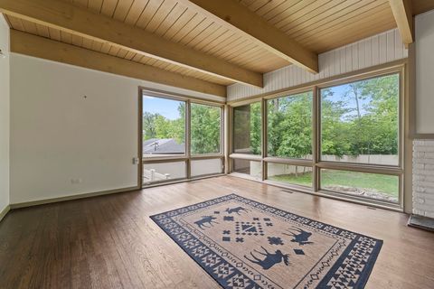 Tiny photo for 431 S Saint Marys Road, Libertyville, IL 60048 (MLS # 12653527)