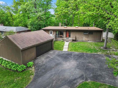 Tiny photo for 431 S Saint Marys Road, Libertyville, IL 60048 (MLS # 12653527)