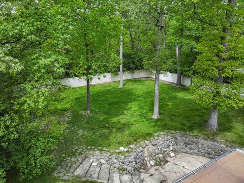 Tiny photo for 431 S Saint Marys Road, Libertyville, IL 60048 (MLS # 12653527)