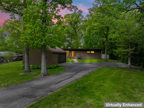 Tiny photo for 431 S Saint Marys Road, Libertyville, IL 60048 (MLS # 12653527)
