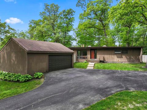 Tiny photo for 431 S Saint Marys Road, Libertyville, IL 60048 (MLS # 12653527)
