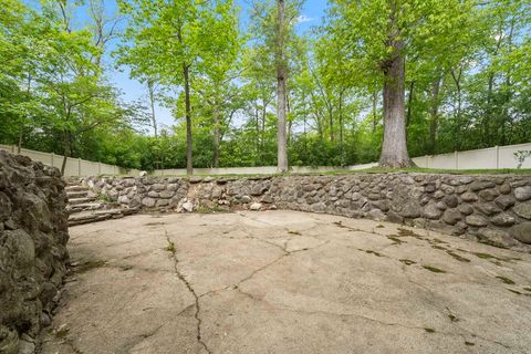 Tiny photo for 431 S Saint Marys Road, Libertyville, IL 60048 (MLS # 12653527)
