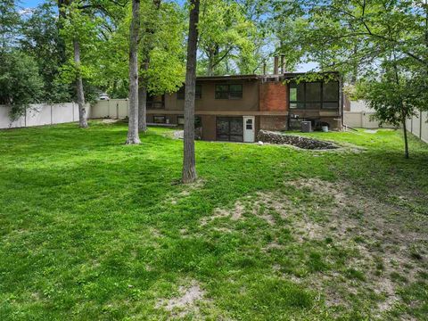 Tiny photo for 431 S Saint Marys Road, Libertyville, IL 60048 (MLS # 12653527)