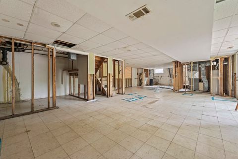 Tiny photo for 431 S Saint Marys Road, Libertyville, IL 60048 (MLS # 12653527)