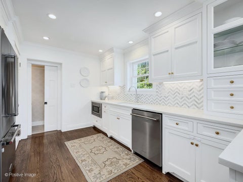 Tiny photo for 8 Mohawk Drive, Clarendon Hills, IL 60514 (MLS # 12715216)