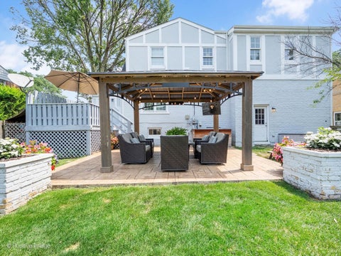Tiny photo for 8 Mohawk Drive, Clarendon Hills, IL 60514 (MLS # 12715216)