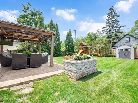 Tiny photo for 8 Mohawk Drive, Clarendon Hills, IL 60514 (MLS # 12715216)