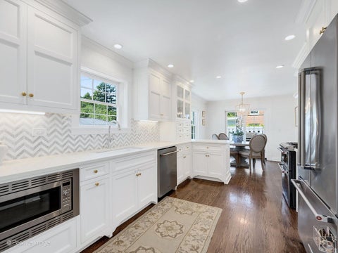 Tiny photo for 8 Mohawk Drive, Clarendon Hills, IL 60514 (MLS # 12715216)