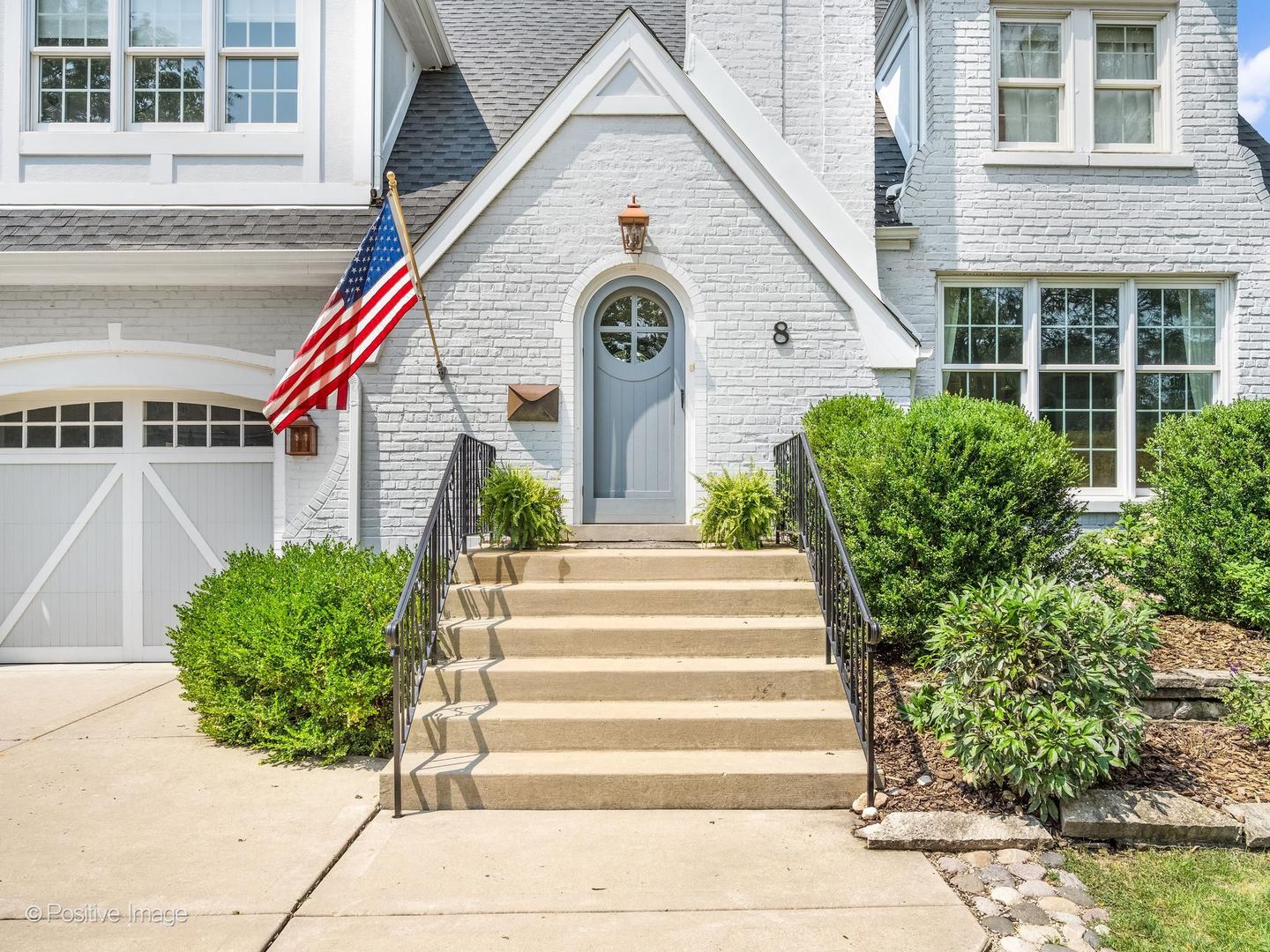 8 Mohawk Drive