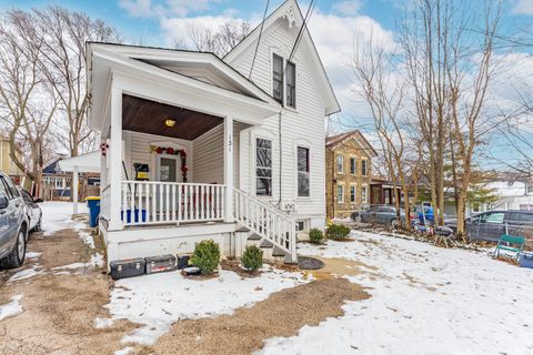 131 N Gifford Street Elgin IL 60120