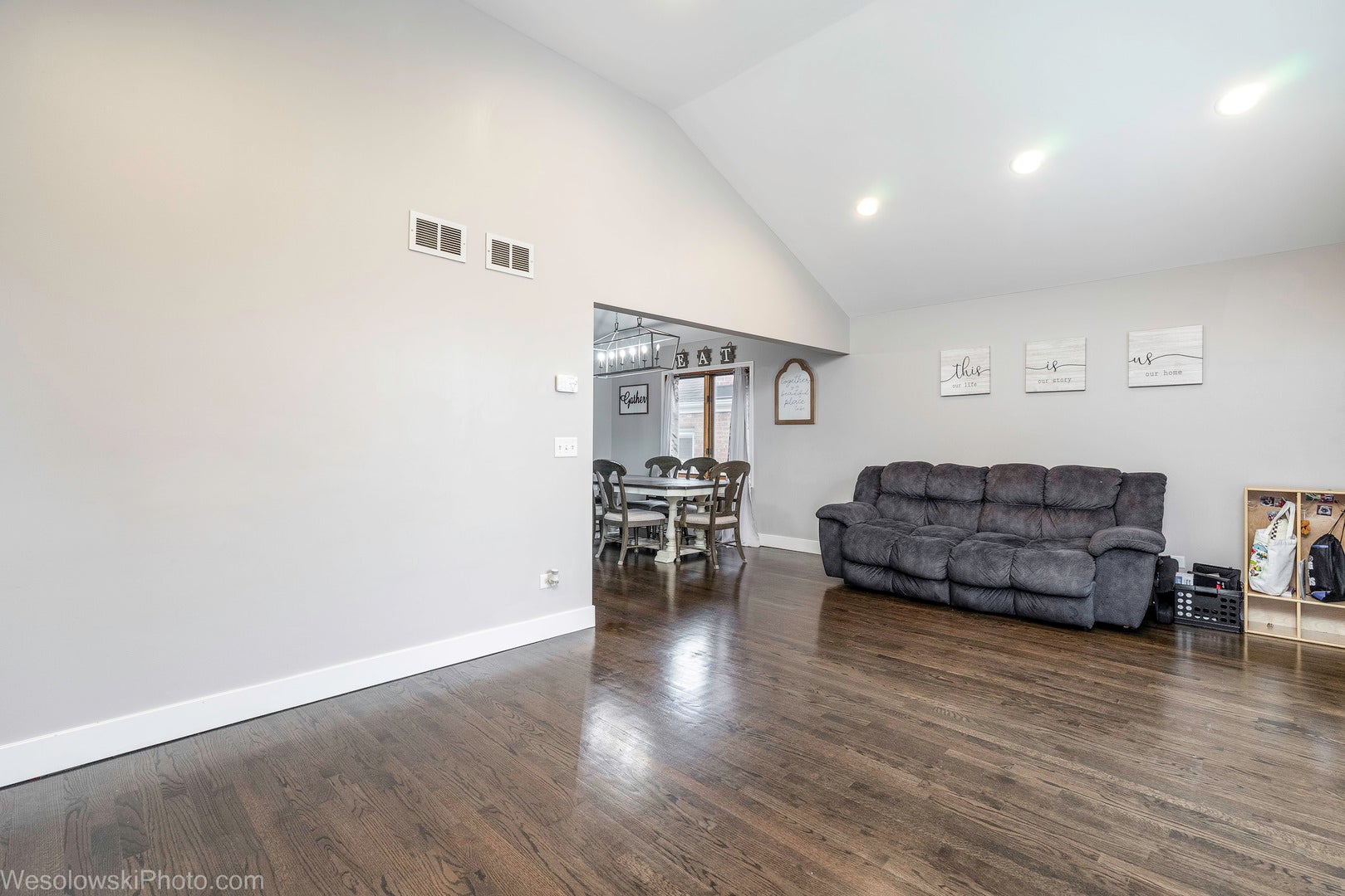 3525 N Pioneer Avenue
