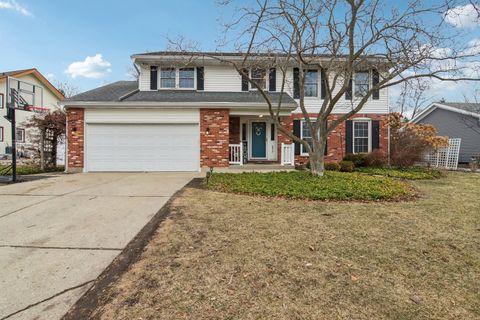 Photo of 693 Exmoor Terrace, Crystal Lake, IL 60014 (MLS # 12581056)