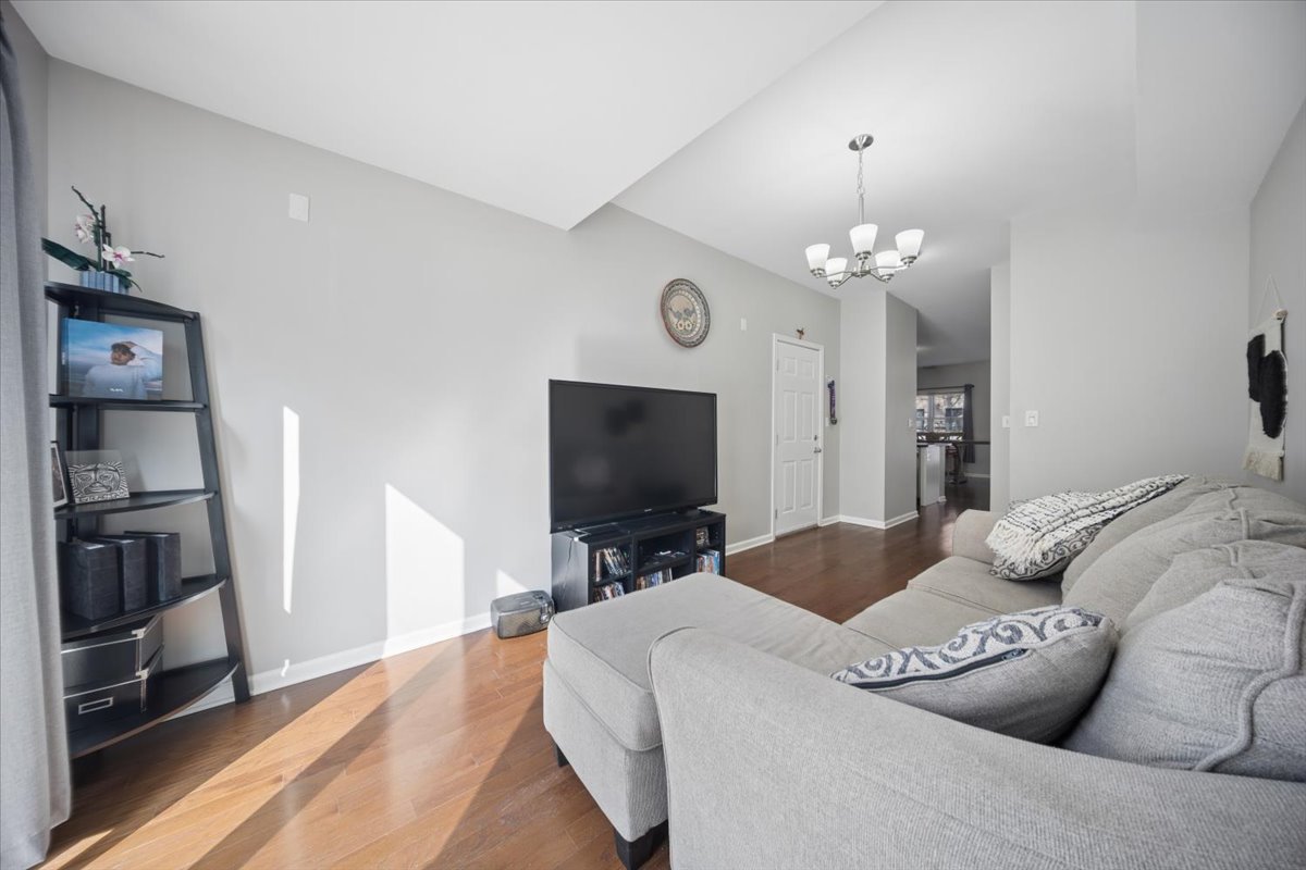 943 W College Parkway 0