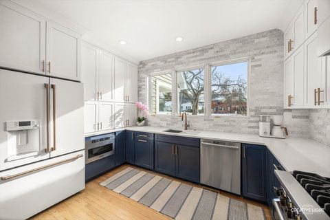 Tiny photo for 607 E Prairie Avenue, Wheaton, IL 60187 (MLS # 12551488)