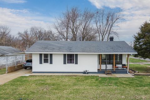 Tiny photo for 401 W Boundary Street, Stanford, IL 61774 (MLS # 12593399)