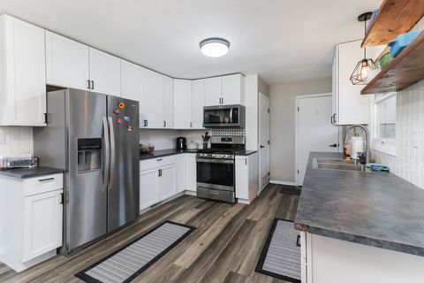 Tiny photo for 401 W Boundary Street, Stanford, IL 61774 (MLS # 12593399)