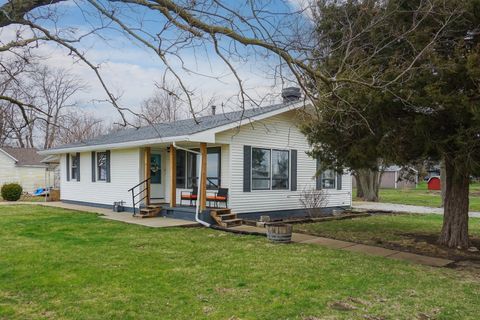 Photo of 401 W Boundary Street, Stanford, IL 61774 (MLS # 12593399)