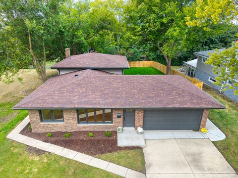 Photo of 158 S Prairie Avenue, Bloomingdale, IL 60108 (MLS # 12491606)