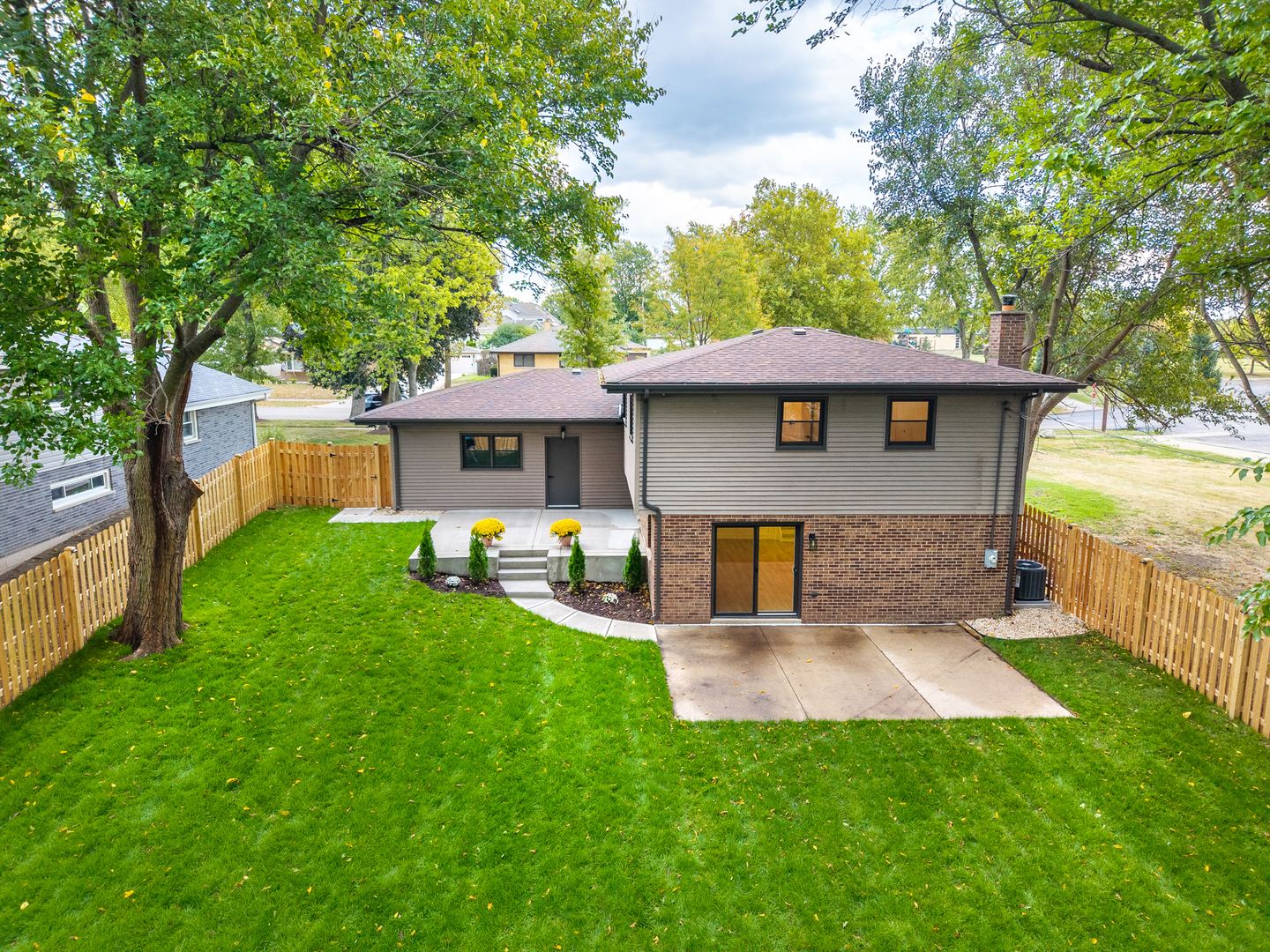 158 S Prairie Avenue