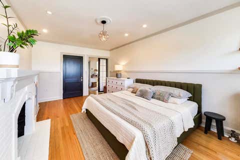 Tiny photo for 2345 W Glenlake Avenue #1, Chicago, IL 60659 (MLS # 12646951)