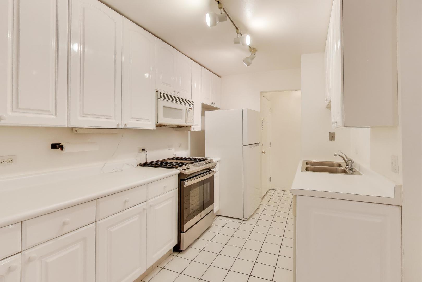 5400 N Sheridan Road 210