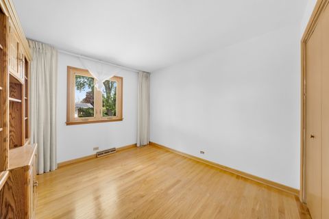 Tiny photo for 773 Madelyn Drive, Des Plaines, IL 60016 (MLS # 12642097)
