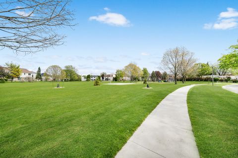 Tiny photo for 773 Madelyn Drive, Des Plaines, IL 60016 (MLS # 12642097)